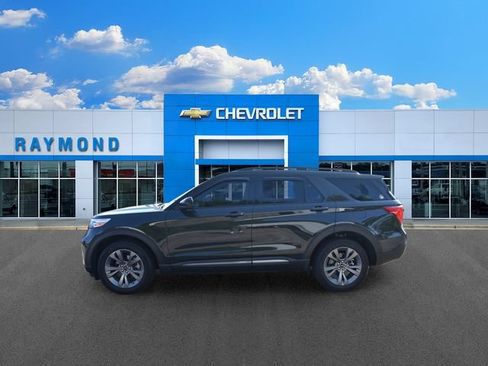 Used 2022 Ford Explorer XLT w/ Equipment Group 202A AWD/4WD image 6