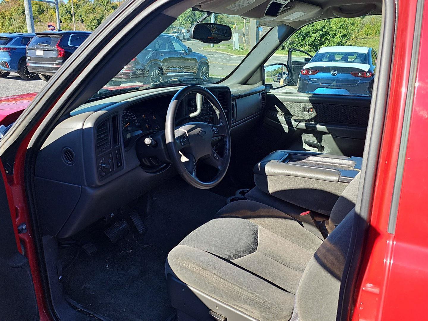 Used 2004 Chevrolet Avalanche Z66 w/ Preferred Equipment Group RWD image 17