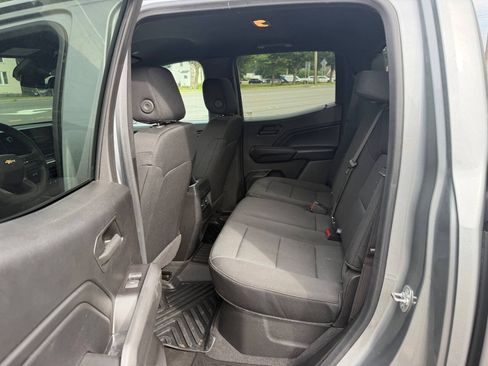 Used 2024 Chevrolet Colorado W/T w/ Technology Package AWD/4WD image 19