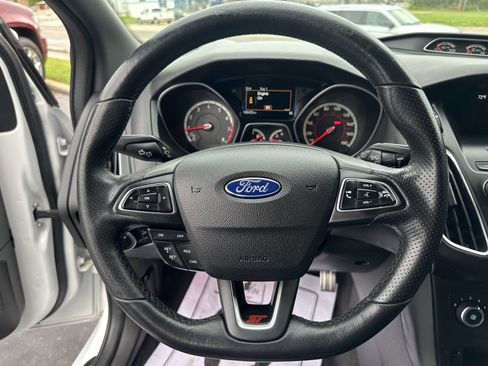 Used 2016 Ford Focus ST image 18