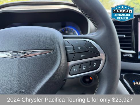 Used 2024 Chrysler Pacifica Touring-L FWD image 12