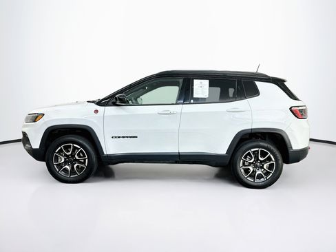 Used 2025 Jeep Compass Trailhawk AWD/4WD image 4