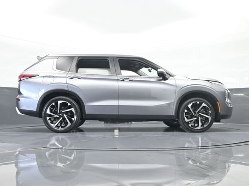 Used 2022 Mitsubishi Outlander SE image 64