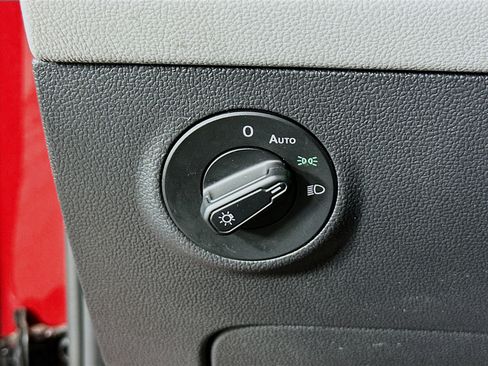 Used 2022 Volkswagen Taos SE image 16