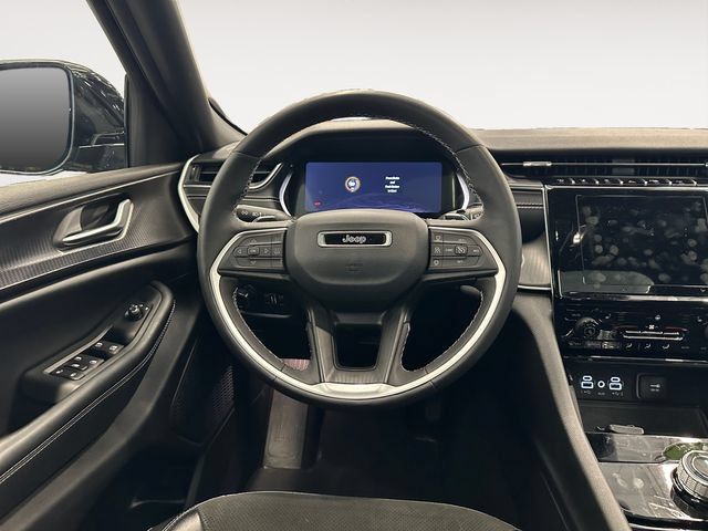 Used 2023 Jeep Grand Cherokee Altitude AWD/4WD image 12