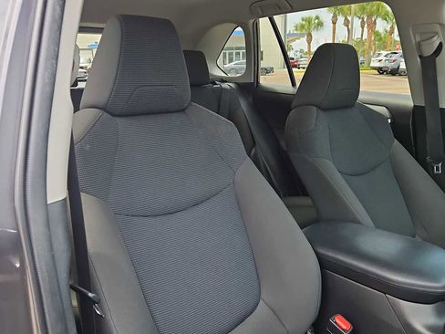 Used 2022 Toyota RAV4 LE AWD/4WD image 25