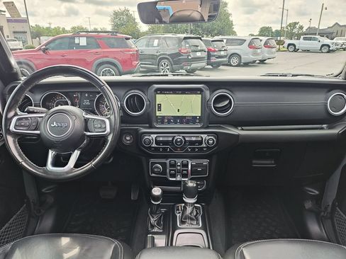 Used 2021 Jeep Wrangler Unlimited Sahara AWD/4WD image 15