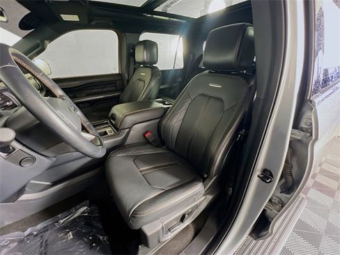 Used 2023 Ford Expedition Platinum image 9