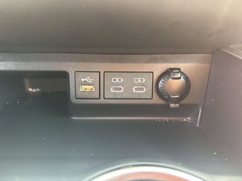 Used 2023 Toyota Highlander XLE FWD image 31