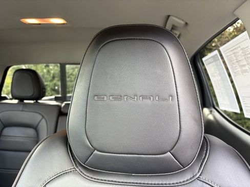 Certified 2022 GMC Canyon Denali image 32