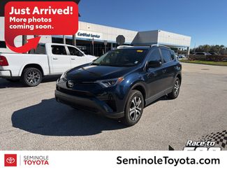 Used 2018 Toyota RAV4 LE video 1