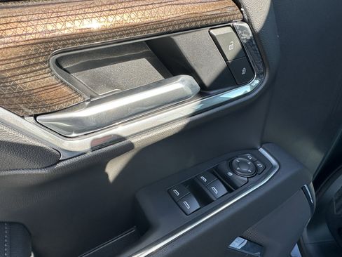 Used 2025 Chevrolet Silverado 1500 LT image 16