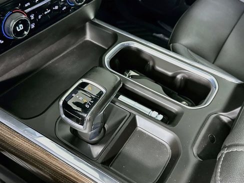 Used 2024 Chevrolet Silverado 1500 LT Trail Boss w/ Convenience Package II AWD/4WD image 17