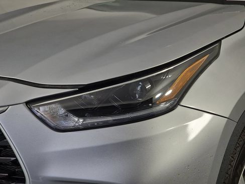 Used 2023 Toyota Highlander L FWD image 27