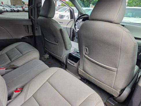 Used 2015 Toyota Sienna XLE FWD image 29