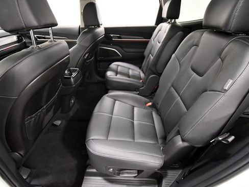 Used 2025 Kia Telluride SX w/ SX Captain's Chair Package image 16
