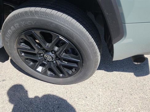 Used 2025 Toyota Tundra Limited AWD/4WD image 8