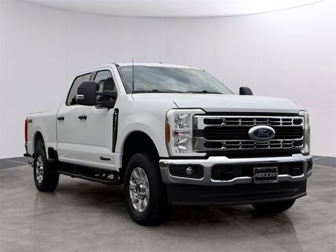 Used 2024 Ford F250 XLT w/ Snow Plow/Camper Package image 3