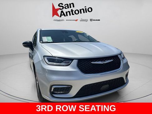 Certified 2024 Chrysler Pacifica Touring-L FWD image 3