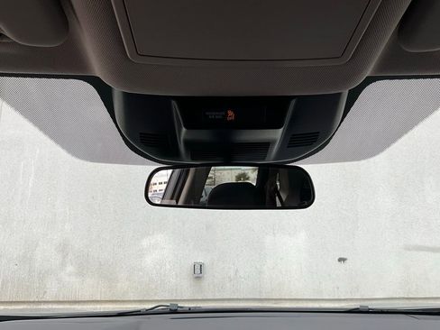 Used 2025 Nissan Rogue SV image 18