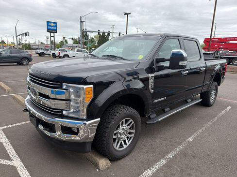 Used 2017 Ford F250 Lariat w/ Lariat Value Package AWD/4WD image 2