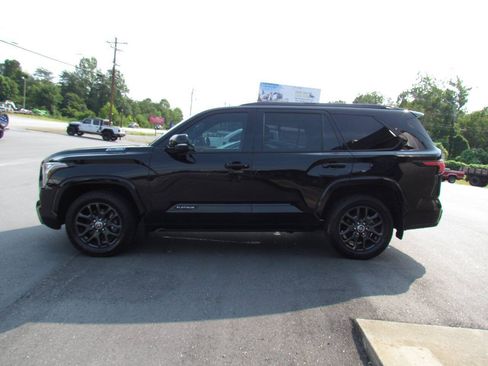 Used 2023 Toyota Sequoia Platinum AWD/4WD image 4