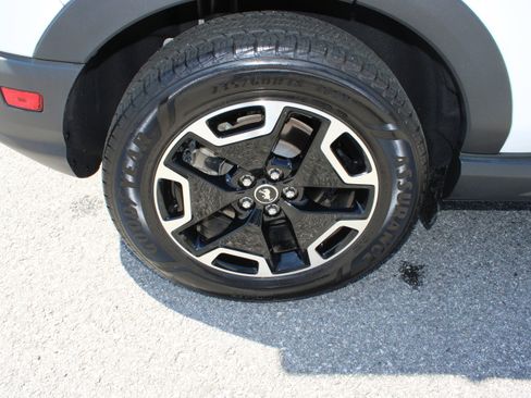 Used 2023 Ford Bronco Sport Outer Banks w/ Tech Package image 12