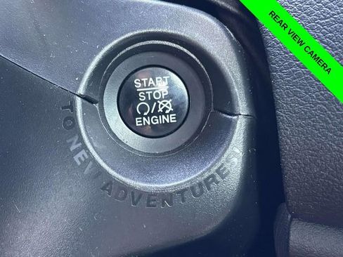 Used 2018 Jeep Renegade Latitude w/ Advanced Technology Group FWD image 16