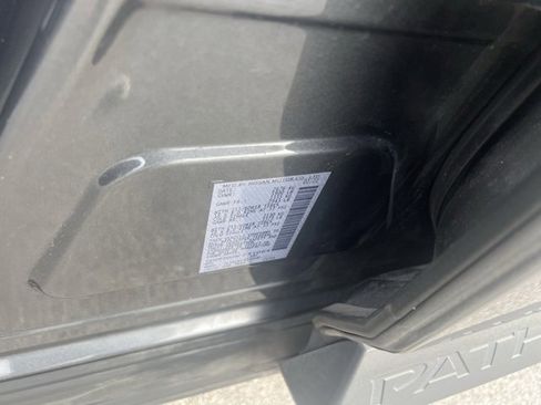 Used 2022 Nissan Pathfinder S image 31