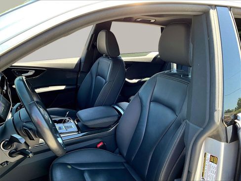 Used 2019 Audi Q8 Premium w/ Convenience Package AWD/4WD image 21