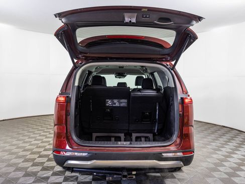 Used 2023 Kia Carnival SX image 40