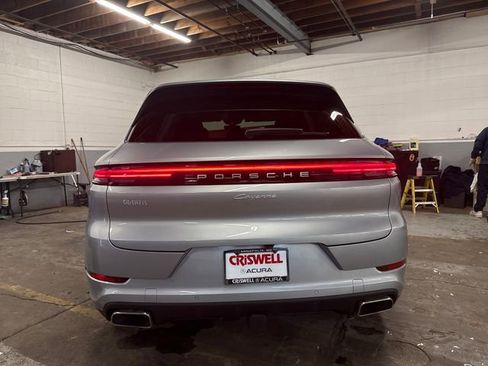 Used 2025 Porsche Cayenne image 4