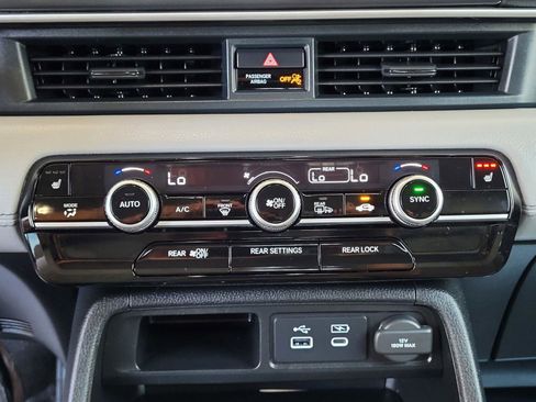 Used 2024 Honda Pilot Touring image 27