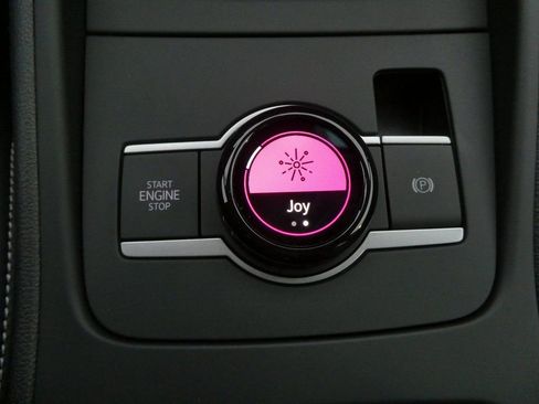 New 2026 Volkswagen Tiguan SE AWD/4WD image 17