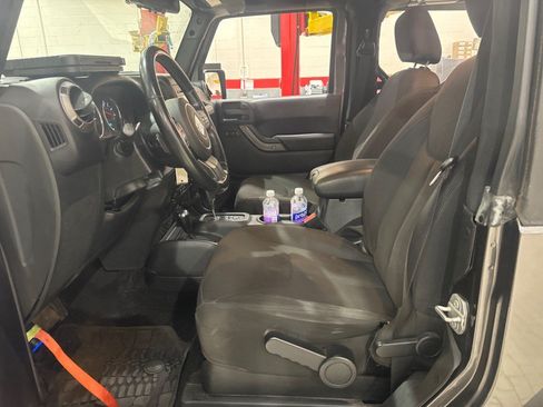 Used 2018 Jeep Wrangler Sport AWD/4WD image 6