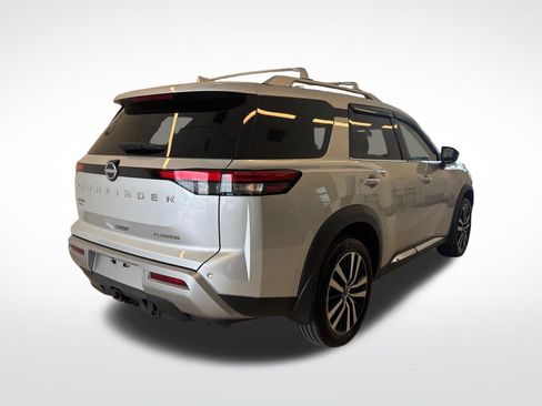 Used 2024 Nissan Pathfinder Platinum FWD image 3