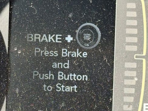 Used 2021 Jeep Cherokee Latitude Plus image 2