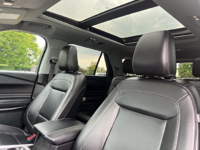 Used 2023 Ford Explorer XLT w/ Equipment Group 202A AWD/4WD image 17