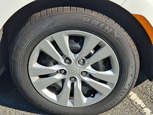 Used 2023 Kia Soul LX FWD image 9