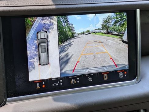 Used 2024 GMC Yukon XL Denali w/ Advanced Technology Package AWD/4WD image 12