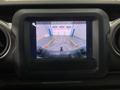 Used 2023 Jeep Gladiator Willys image 17