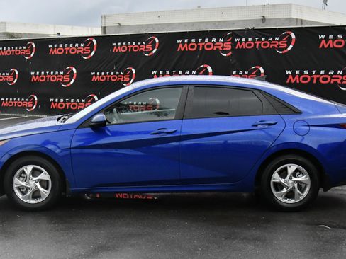 Used 2023 Hyundai Elantra SE image 4