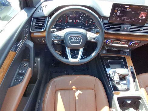 Used 2023 Audi Q5 2.0T Premium w/ Convenience Package AWD/4WD image 3