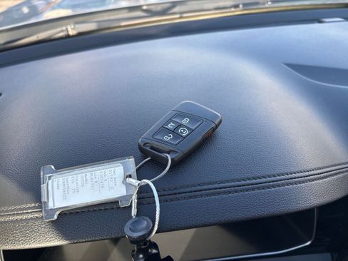 Used 2025 Volkswagen Jetta SE image 21