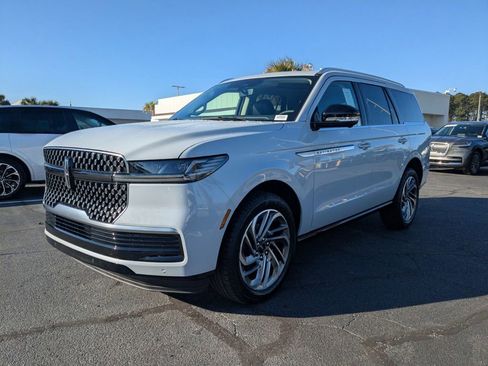 New 2026 Lincoln Navigator Reserve AWD/4WD image 8