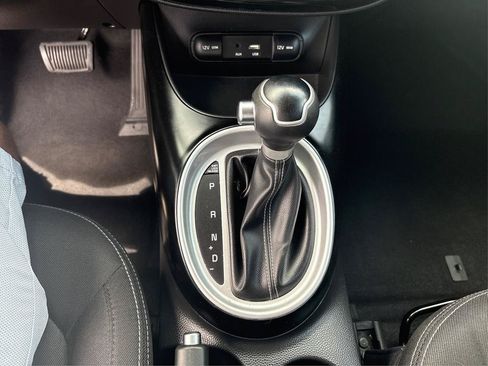 Used 2018 Kia Soul + FWD image 39