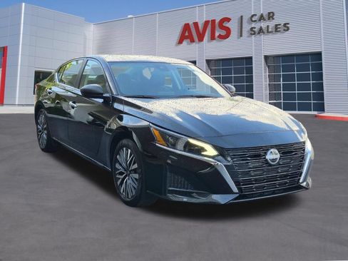 Used 2025 Nissan Altima 2.5 SV FWD image 3