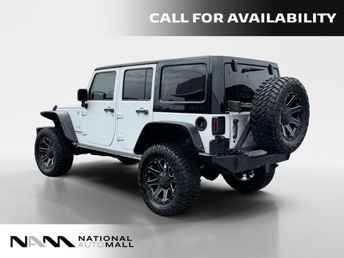 Used 2015 Jeep Wrangler Unlimited Sahara w/ Connectivity Group AWD/4WD image 3