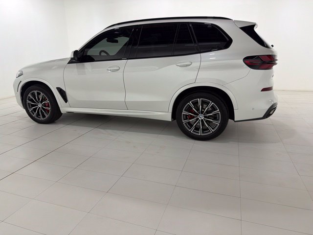 Used 2025 BMW X5 xDrive40i w/ M Sport Package AWD/4WD image 2