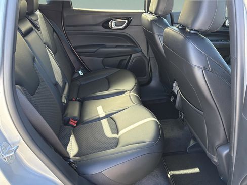 New 2026 Jeep Compass Latitude image 19